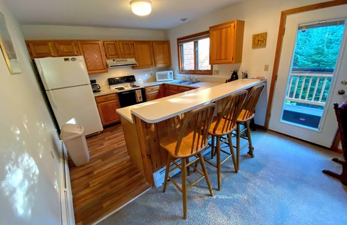Bretton Woods House | W15 Bretton Woods Townhome less than 1 mile from ski slopes, WiFi, fireplace, privacy, Dog Friendly!