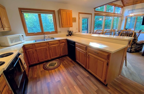 Bretton Woods House | W15 Bretton Woods Townhome less than 1 mile from ski slopes, WiFi, fireplace, privacy, Dog Friendly!