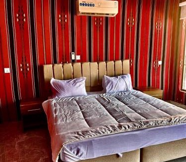Wadi Rum Hotel | Wadi Rum Desert Tours and Glamping with Hussein