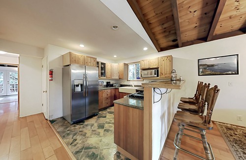 Cazadero House | Wagging Woods | 3 Gated Acres | Private Hot Tub | Dog-Friendly