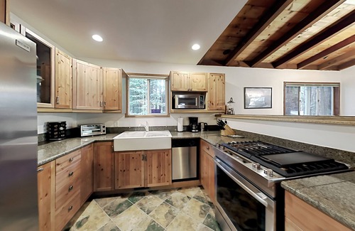 Cazadero House | Wagging Woods | 3 Gated Acres | Private Hot Tub | Dog-Friendly