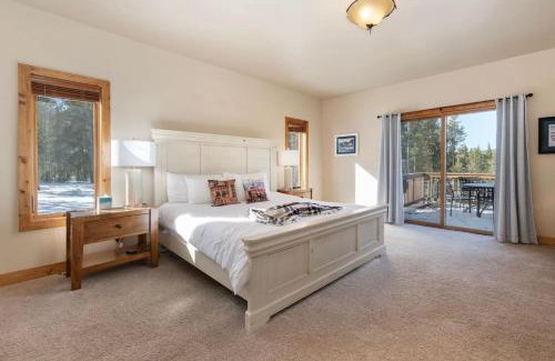 Pole Creek Meadows House | Wagon Ranch Ultimate Retreat with Hot Tub