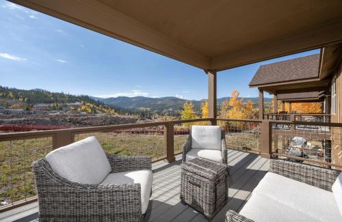 Rendezvous House | Wagon Wheel at Rendezvous home