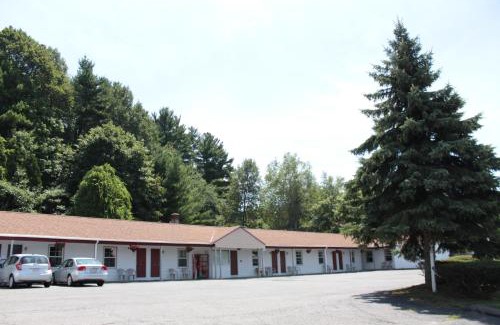 Lenox Hotel | Wagon Wheel Inn