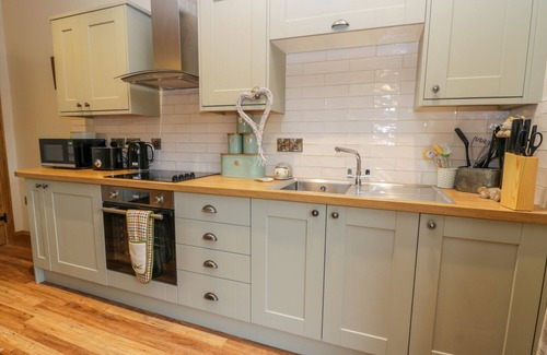 Scarborough Cottage | WAGTAIL NEST, NORTHFIELD COTTAGE, pet friendly in Scalby