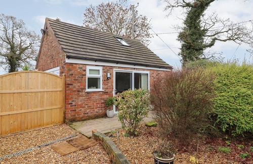 Cotebrook Cottage | WAGTAIL, with a garden in Tarporley