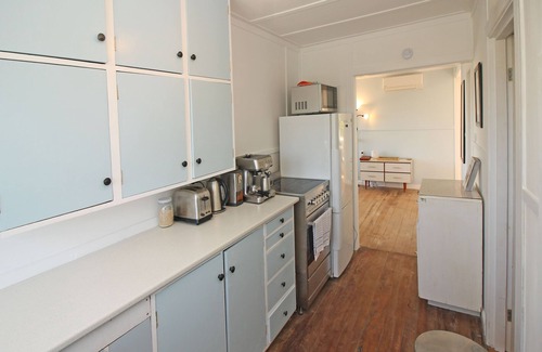 Surfdale Cottage | Waiheke holiday home