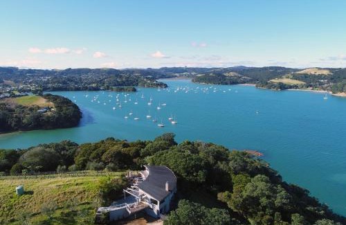 Surfdale House | Waiheke Island Vineyard Holiday Houses