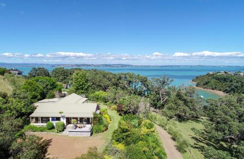 Surfdale House | Waiheke Island Vineyard Holiday Houses
