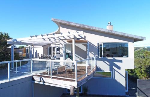 Surfdale House | Waiheke Island Vineyard Holiday Houses