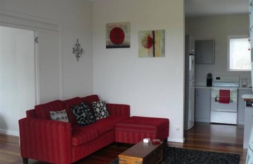 Surfdale House | Waiheke Wonder - 20 steps across park to beach