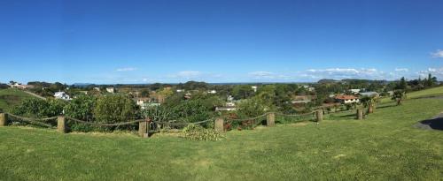 Athenree House | Waihi Beach Getaway-Studio, Ensuite & Private Deck