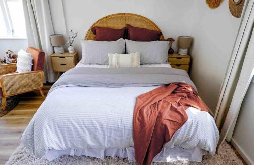 Waikanae House | Waikanae Beach Escape - with outdoor bath!