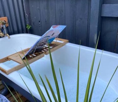 Waikanae House | Waikanae Beach Escape - with outdoor bath!