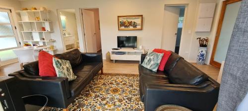 Waikanae House | Waikanae Beach Suite Retreat