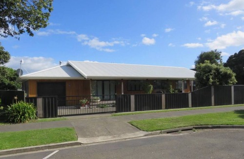 Gisborne House | Waikanae Central beach house.