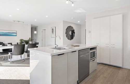 Waikawa Bay House | Waikawa Bay Spa Escape - Waikawa Bay Holiday Home