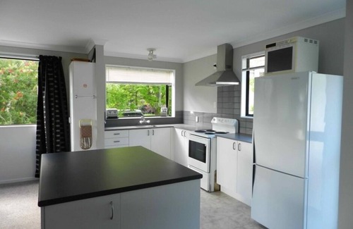 Waikawa Bay House | Waikawa beach view house with free wifi