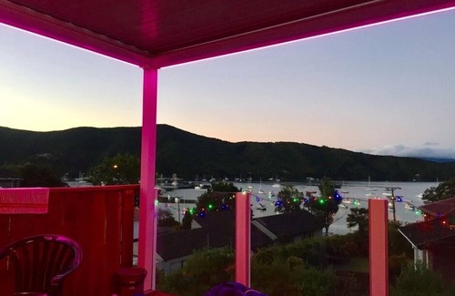 Waikawa Bay House | Waikawa beach view house with free wifi