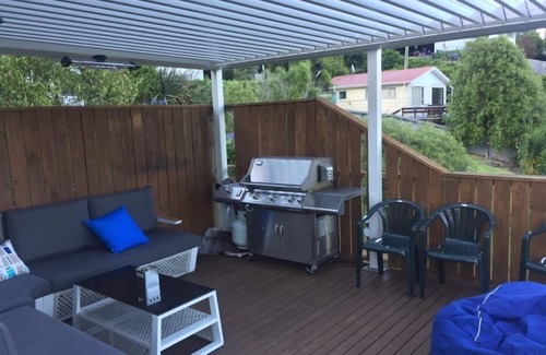 Waikawa Bay House | Waikawa beach view house with free wifi