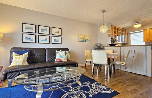 McCully - Moiliili Apartment | Waikiki 6 Beds Free Parking 9th Floor