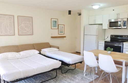 Waikiki Condo | Waikiki Banyan - Free Parking, AC, Wi-Fi, Conveniently Located
