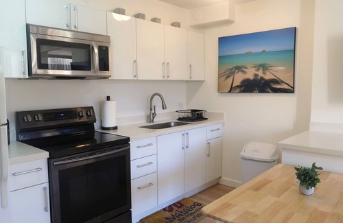 Waikiki Condo | Waikiki Banyan - Free Parking, AC, Wi-Fi, Conveniently Located