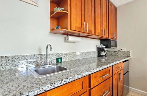 Waikiki Apartment | Waikiki Beach Studio w/Lanai & Pool at The Waikiki Grand