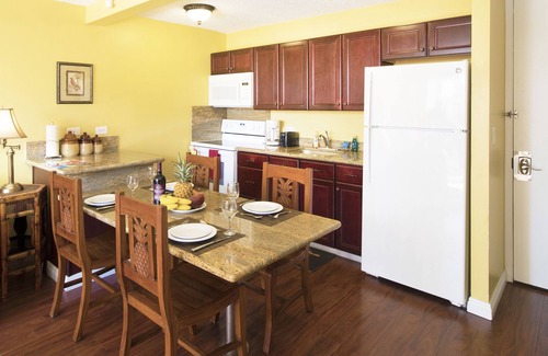 Diamond Head - Kapahulu - St. Louis Condo | Waikiki Sunset Mountain View Near Beach + Parking