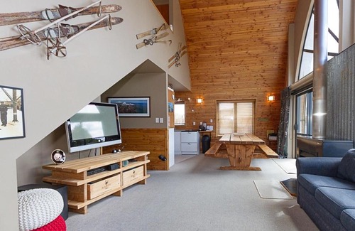 National Park Village House | Waimarino Lodge - National Park Holiday Home