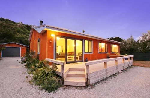 Okitu House | WAINUI ESCAPE.