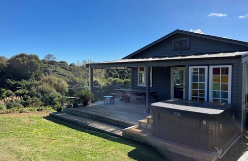 Raglan Villa | Wainui Stream Homestead