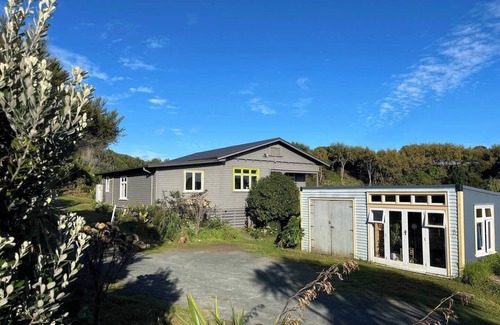 Raglan Villa | Wainui Stream Homestead