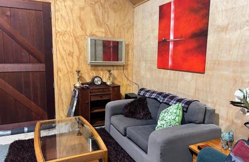 Tararua Forest Park House | Waiora la grange cottage