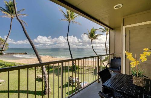 Wailua Apartment | Waipouli Beachfront Condo with Balcony and Ocean Views