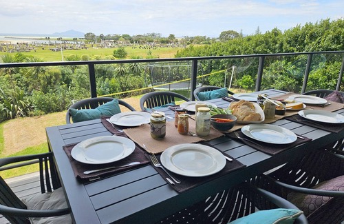 Waipu House | Waipu River View, Family friendly & close to beach.