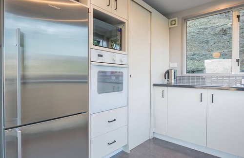 Queenstown Cottage | Wakatipu Views - Queenstown Holiday Home