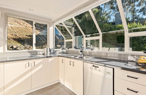 Queenstown Cottage | Wakatipu Views - Queenstown Holiday Home