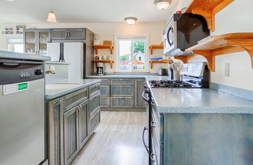 Penn Yan House | Wake and Lake: "Right Along Keuka Lake Wine Trail!"