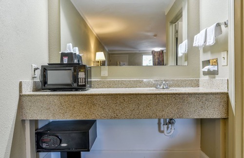 East Raleigh Hotel | Wake Inn