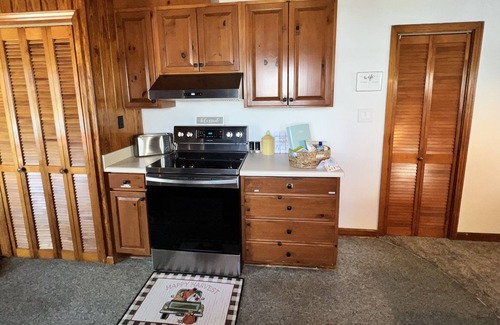 Tallahassee Ski Chalet | Wake to 180 lake sunrise & sunset views! Family, Fishing, Fun!