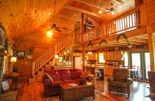 Buck Mountain Cabin | Wake Up to Mtn Views, End the Day in the Hot Tub @ Rest Assured