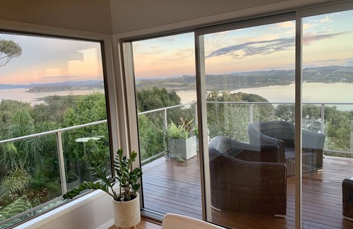 Kerikeri House | Wake up to the beautiful Bay of Islands. Family home overlooking Kerikeri Inlet
