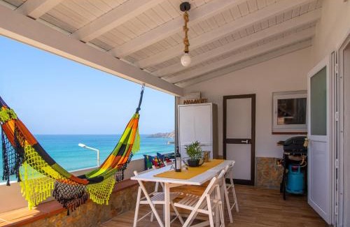 Aljezur House | Wake up to the sea in this charming house in Aljezur
