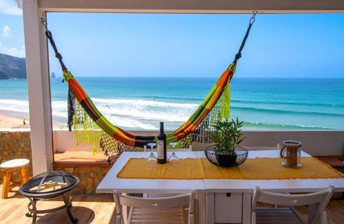 Aljezur House | Wake up to the sea in this charming house in Aljezur