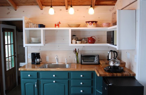 Plymouth Cabin | Wake up to the sound of gentle waves and breakfast overlooking the lake.