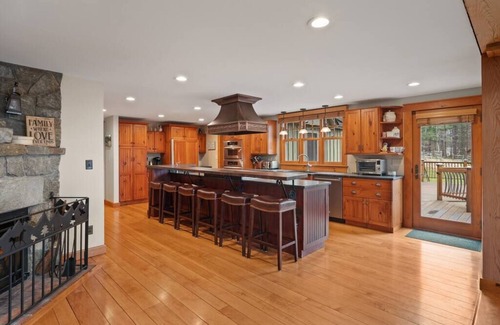East Dover House | Wakelee Farm | Close to Mt. Snow on 40 Acres!