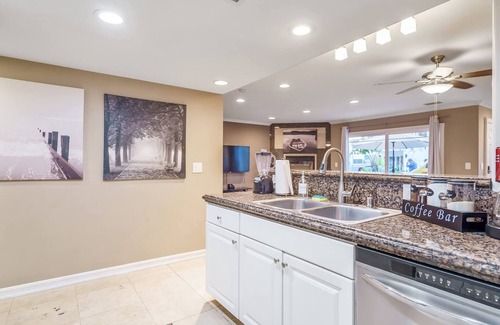 Santa Ana Heights Apartment | Waking up in Your own 3BR Beach Home