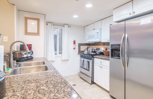 Santa Ana Heights Apartment | Waking up in Your own 3BR Beach Home