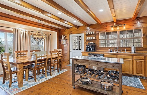 Waynesville House | Wakulla Woods Retreat - stunning mountain home, 2 bedrooms with sleeping loft, 2 bathrooms, centr.